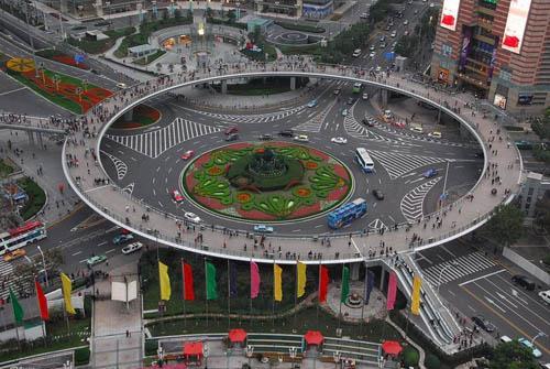 Ấn tượng cây cầu đi bộ hình tròn ở Thượng Hải